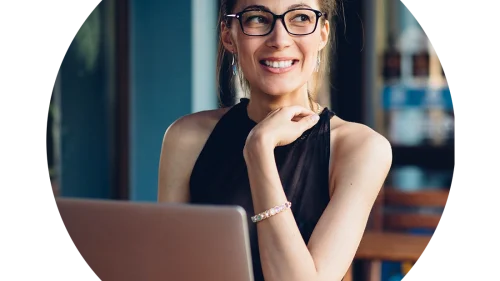 attractive-business-woman-working-at-his-laptop-spacing