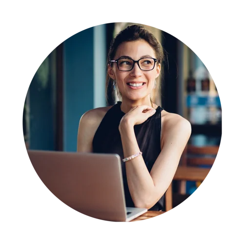 attractive-business-woman-working-at-his-laptop-spacing